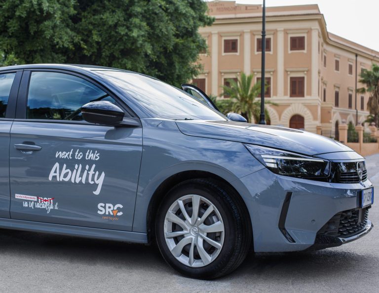 Viaggiare senza barriere: la collaborazione tra Kivi Mobility Freedom, Aism e SRC Rent Car